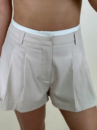 Contrast Waistband Pleated Shorts